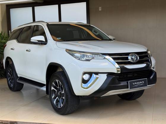 TOYOTA HILUX SW4 2.8 SRX 4X4 16V TURBO INTERCOOLER DIESEL 4P AUTOMÁTICO